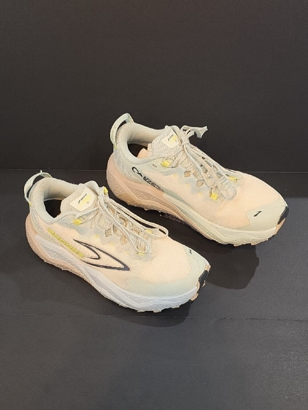 Brooks Caldera 8 Women’s White with Light Yellow Trail Running Sneakers Size 10 - Picture 2 of 12